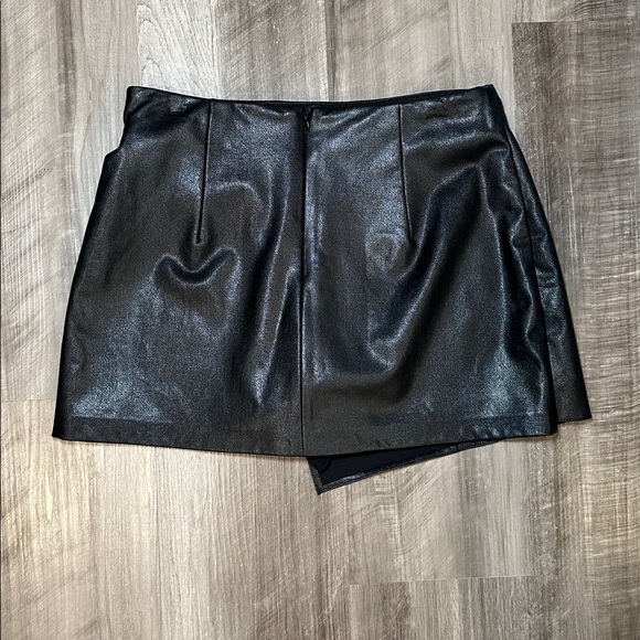 Amanda Uprichard Coralynn Faux Leather Belted Skort - XS - Picture 2 of 7